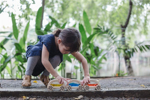 Plantoys. Coches de agua (3 colores)